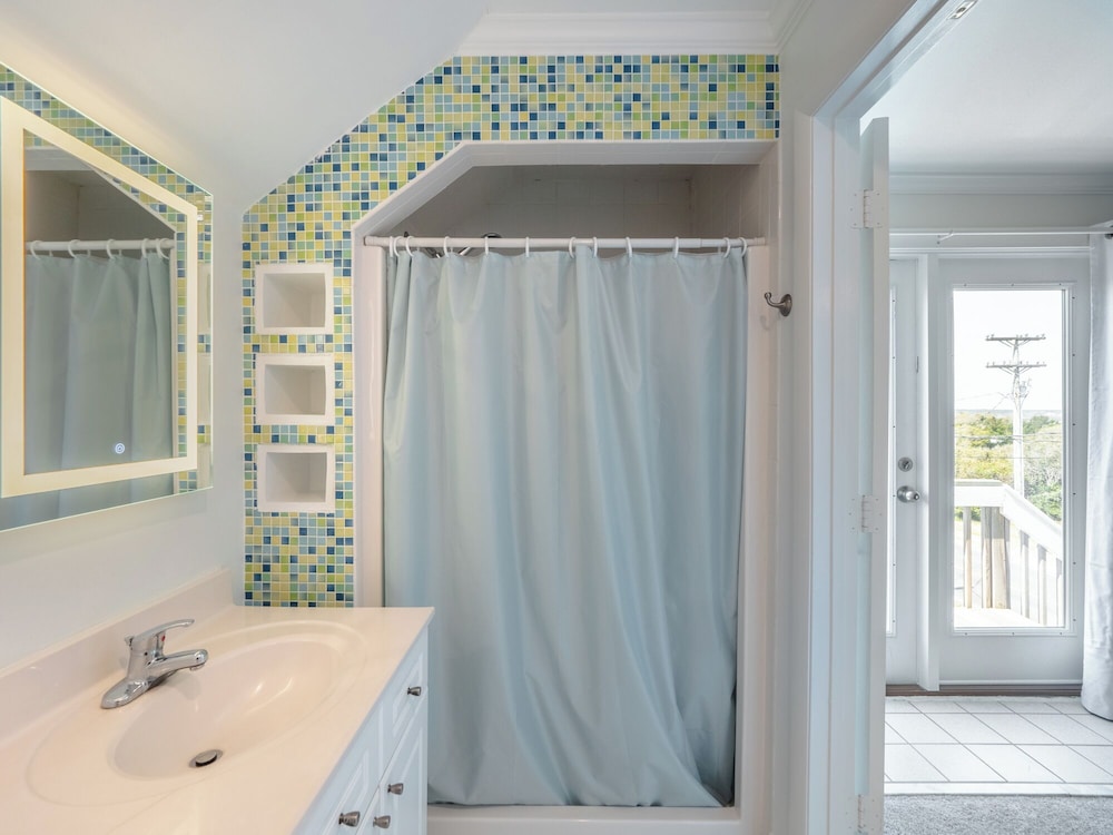 Surfside Cottage by Topsail Realty