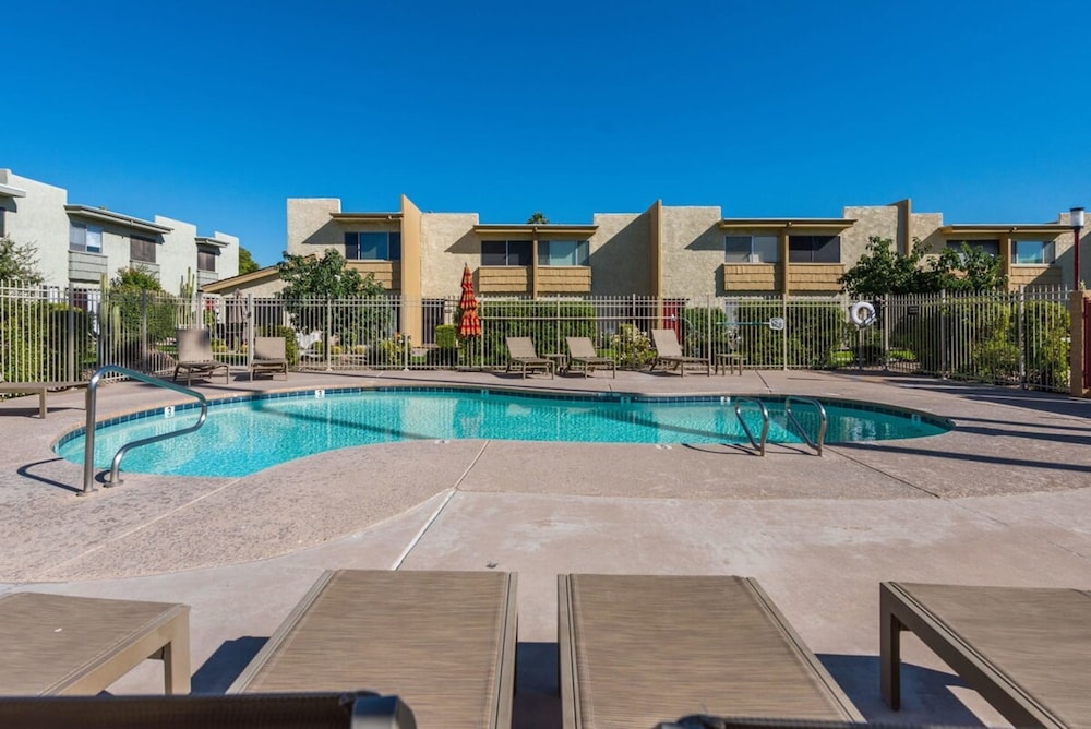 Luxe 2BR Townhouse 4 Heated Pools Walk 2 Old Town