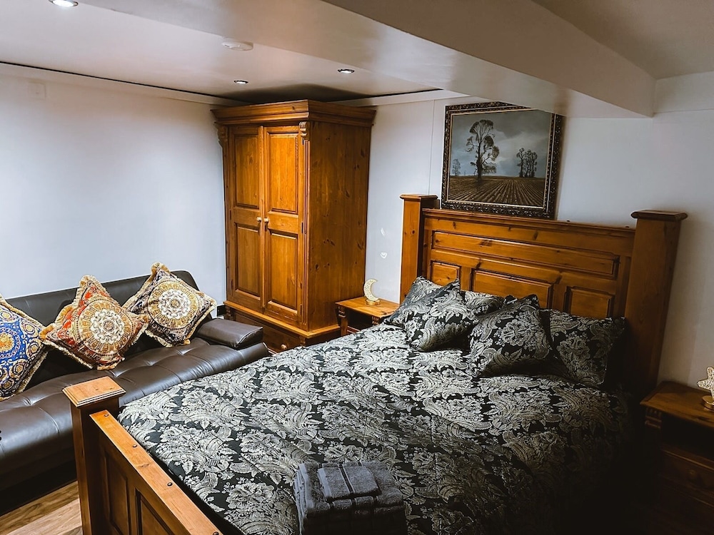 Eliteelegance Suites 2-bed Apartment in Sheffield view 4