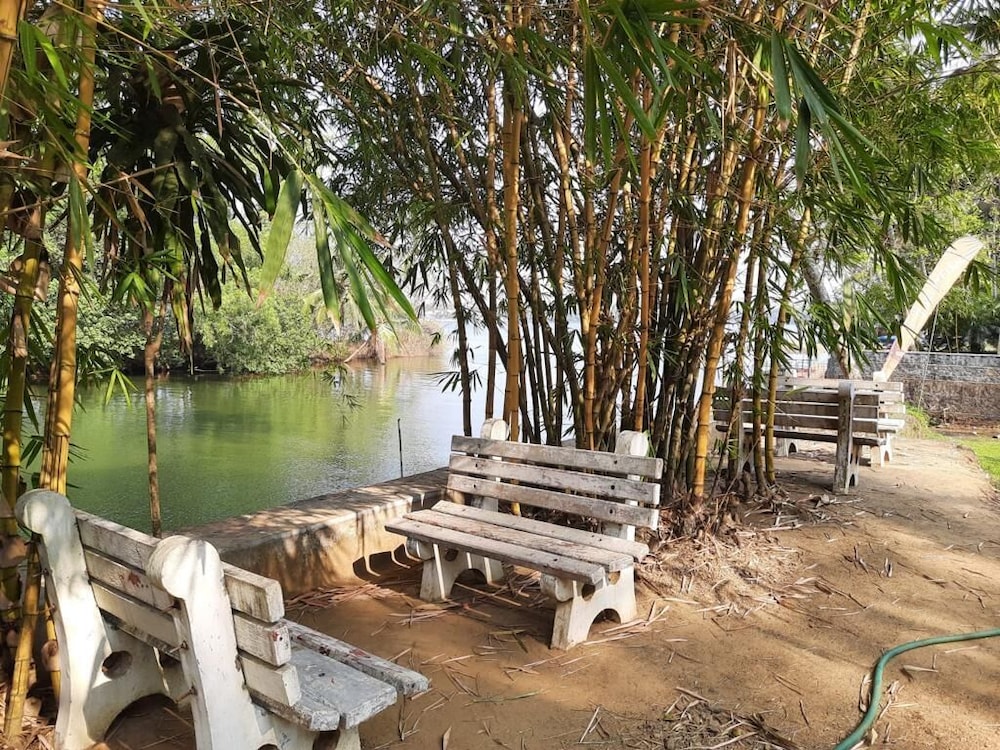 Riverside GuestHouse
