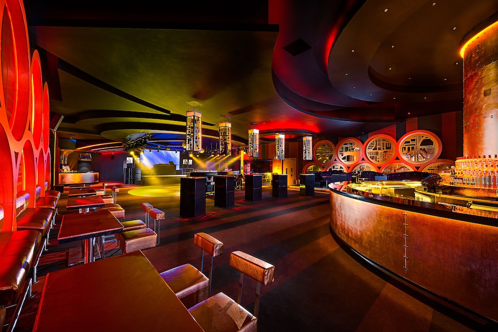 Ennis Vacations - Queens Hotel and Nightclub - Property Image 6