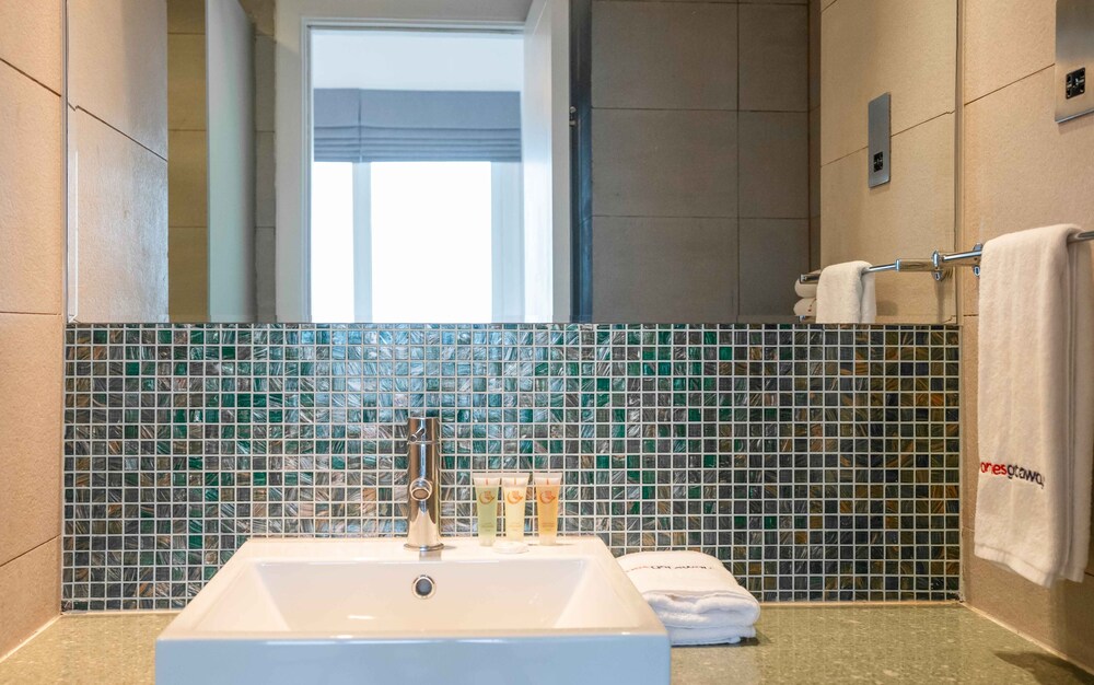 Spacious 2BR Marina Residence 4