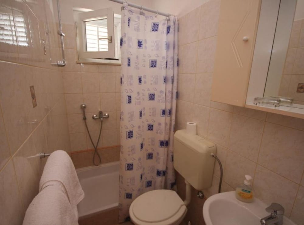 Apartments & Rooms Cakelic II