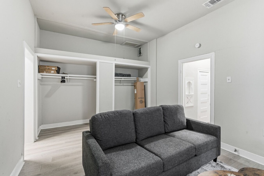 Bright 2BR Duplex Mins to Downtown San Antonio