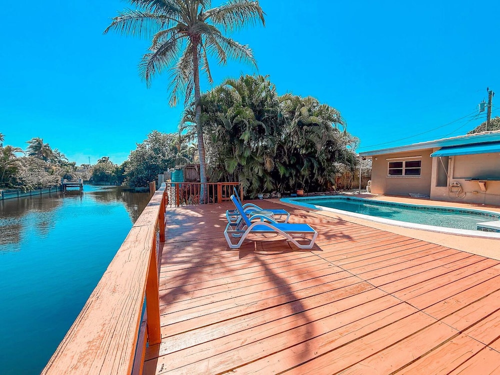 Waterfront Florida Vibes and Views - King Bed