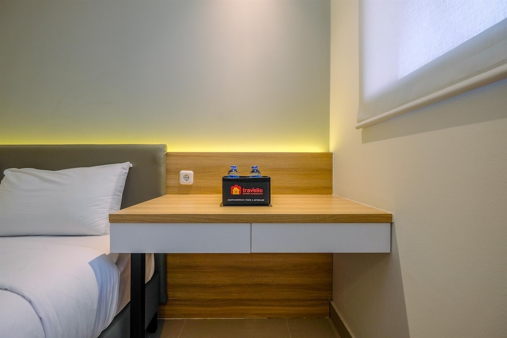 Fully Furnished With Modern Design Studio At Evenciio Apartment