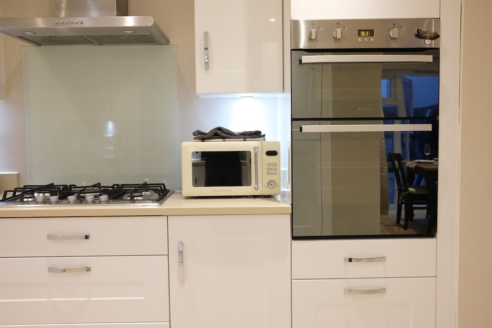 Bicester Villa-6bed-sleeps 14
