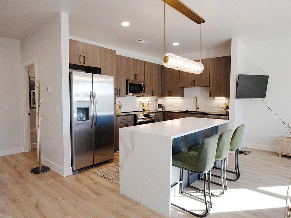 5020 PLace - Luxury Apartment