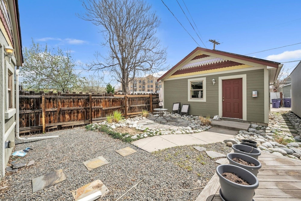 Stylish 2-story Home - Perfect Denver Location 2 Bedroom Home