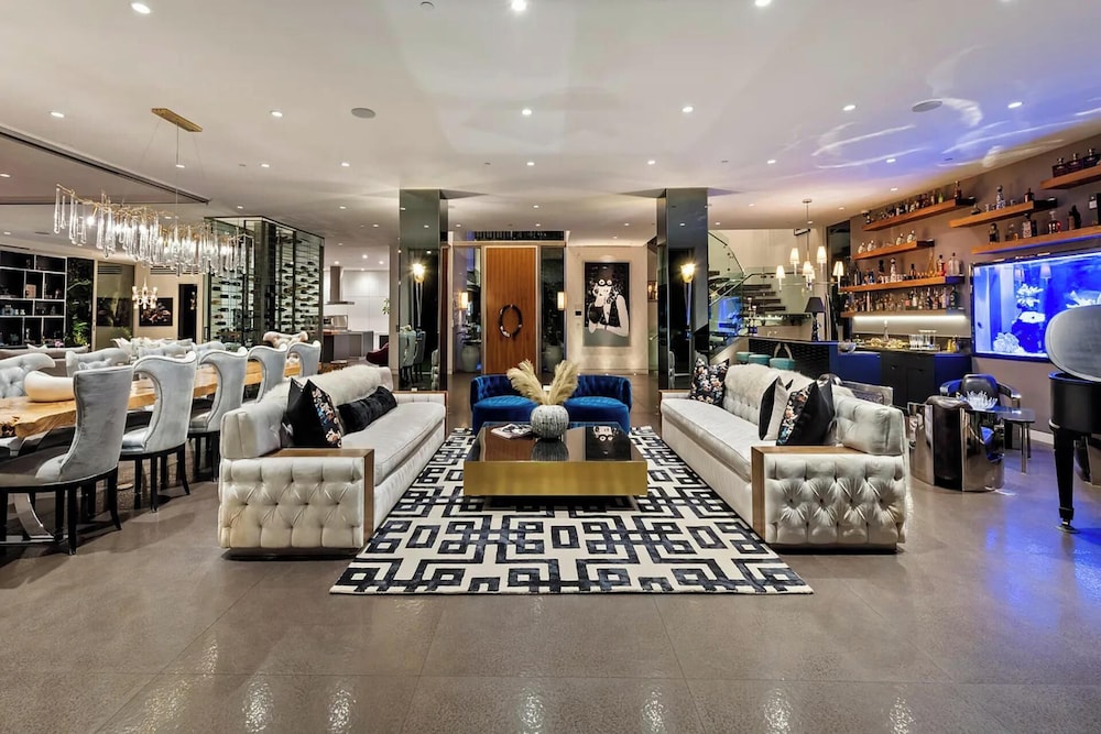 Alta Royale - Exquisite Designer Retreat Near Soho House & Rodeo Drive