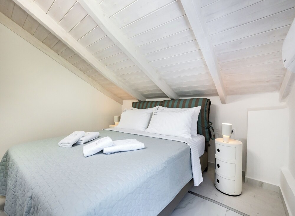 Endless Blue Maisonette