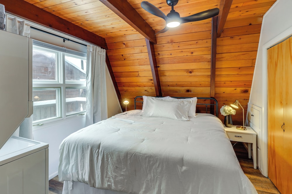 Hot Tub + Fire Pit: Cozy Cabin in Red Lodge!