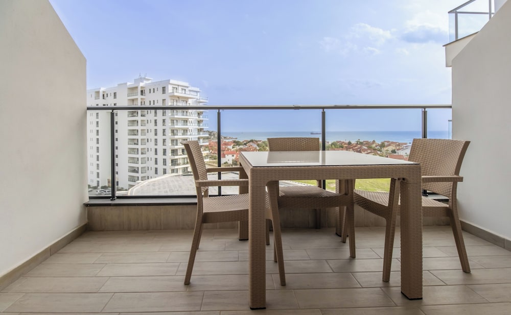 Caesar Blue Seaside Luxury Apartments