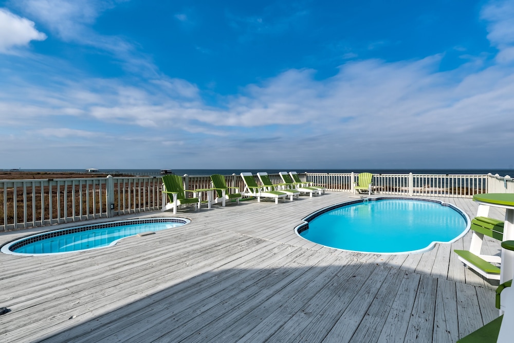 Tidal Wave - Big And Bold Bayfront Beauty! Perfect For The Whole Family Or Even A Reunion! 6 Bedroom Home by RedAwning view 2