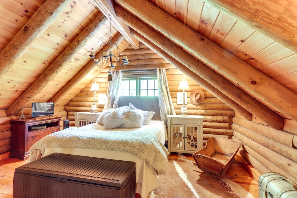 Romantic Ellijay Cabin w/ Grill & Fire Pit! view 5