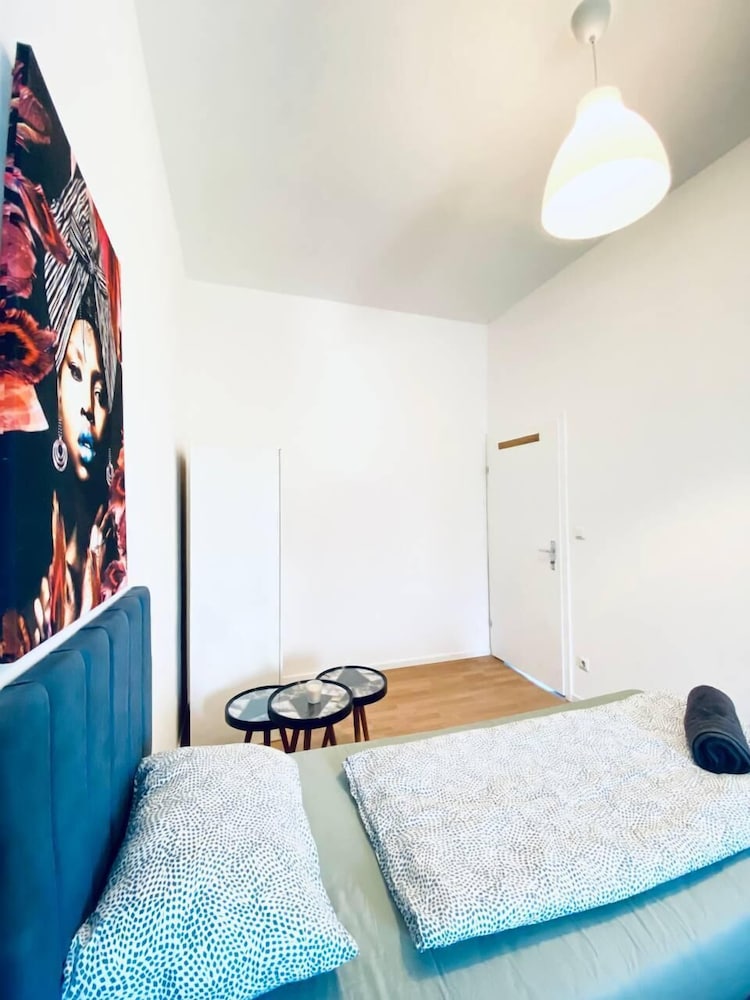 Spacious 4BR Apt Perfect for Groups