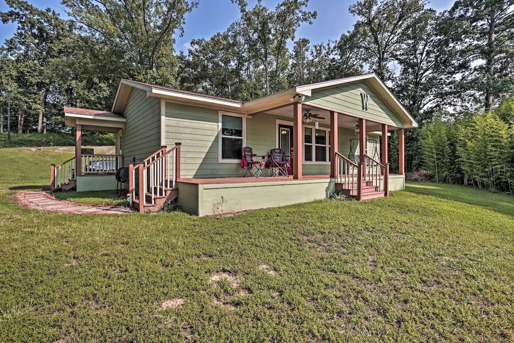 Relaxing Texas Getaway, 1 Mile to Boat Ramp! - Property Image 4
