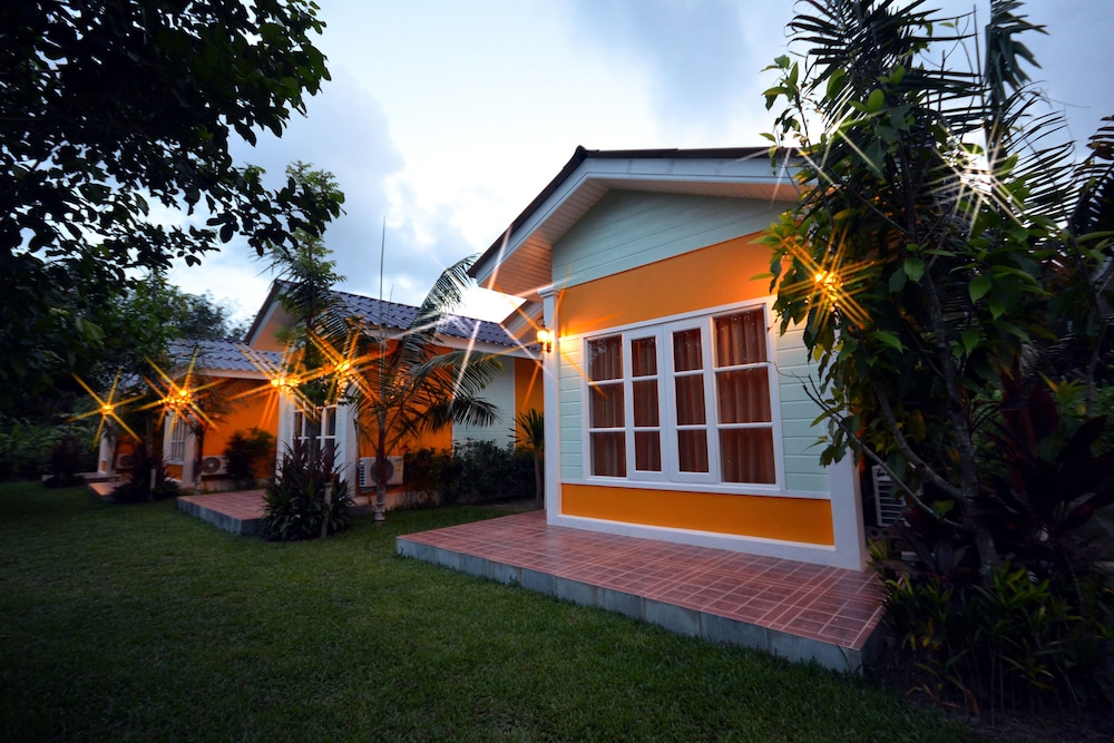 Baan Suan Leela