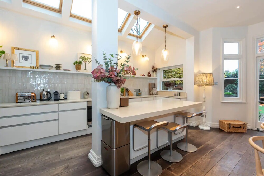 Gorgeous 4 Bedroom Family Home Next to Clapham Common
