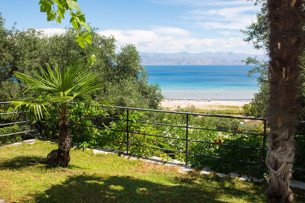 Dionysos Apartments