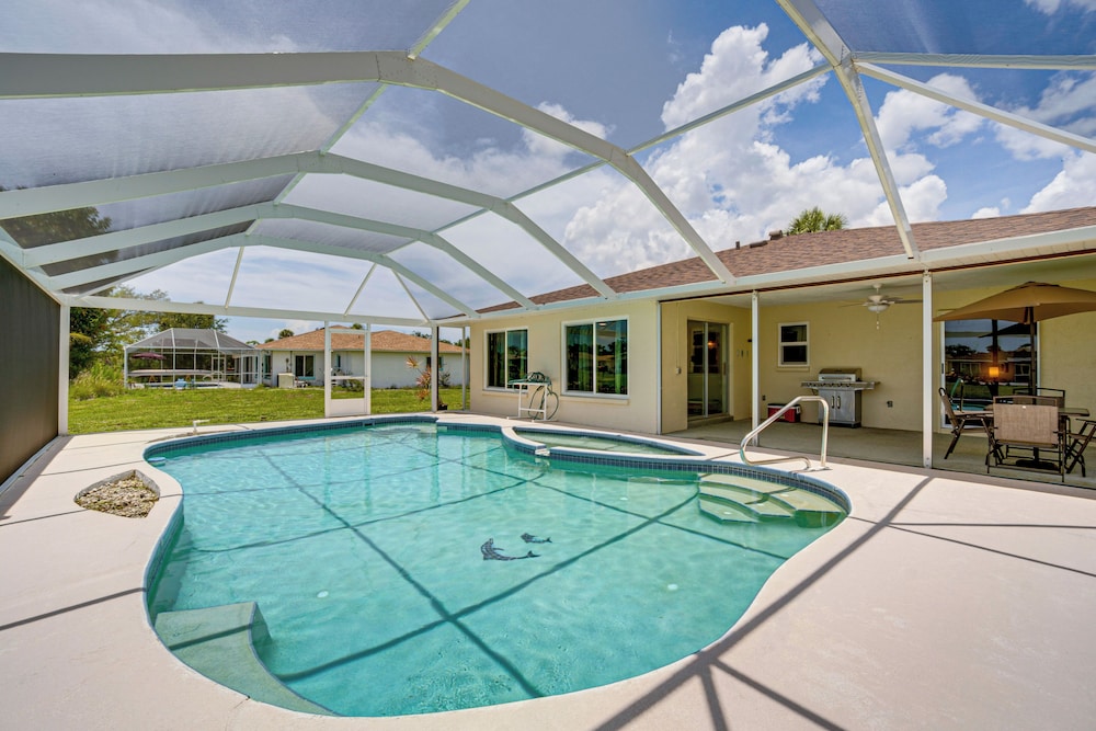 Pool & Spa: Canal-front Home Near Beaches