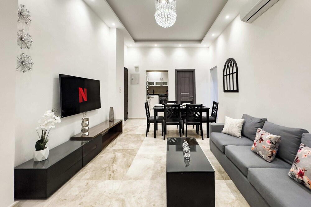 Xuru Stays I Valory - 5 Min to Airport