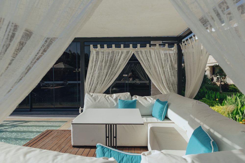 Luxury Garden Suites