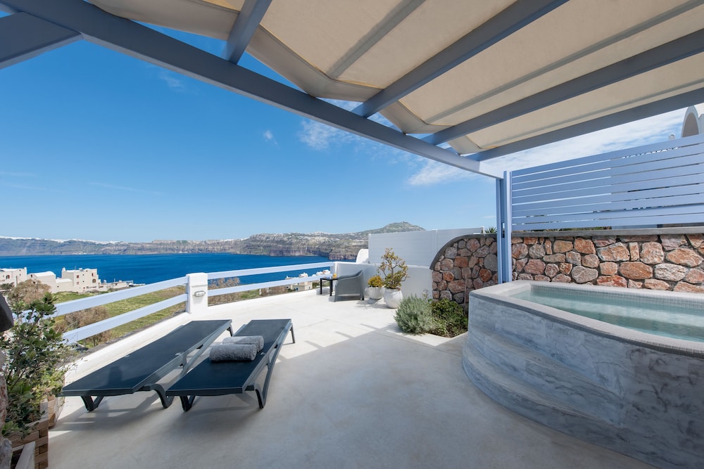 Earino Suites & Villas