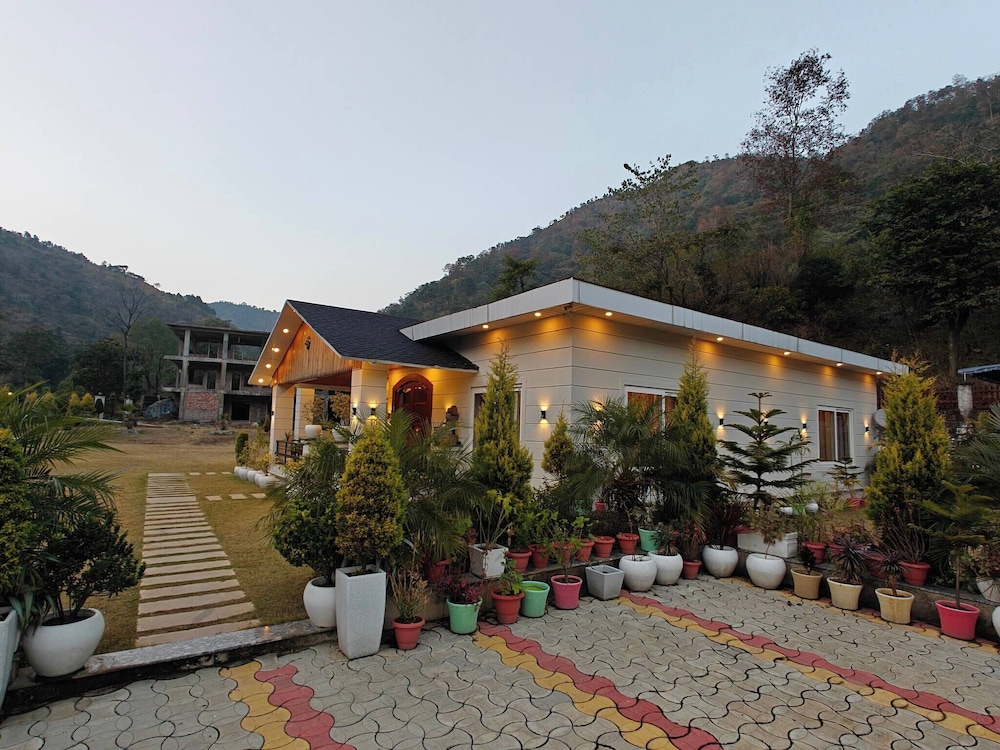 The Paradise - Luxury 3BR Villa Near the Airport in Dehradun