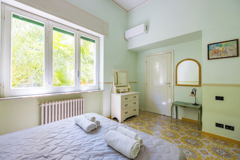 Villa Villari Terrace and Patio by Napoliapartments