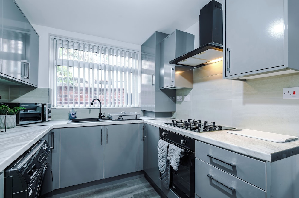 Cosy 2 bed house - 15 minutes from City