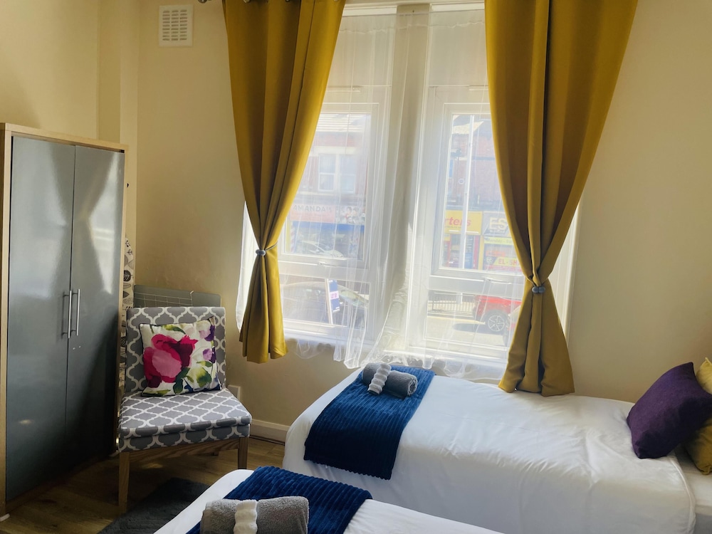 Alphastudio-leeds-walk 2-city-centre-freepark-wifi