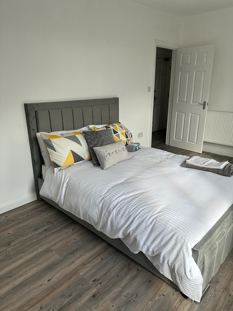 Immaculate 1-bed Apartment in Northampton view 2