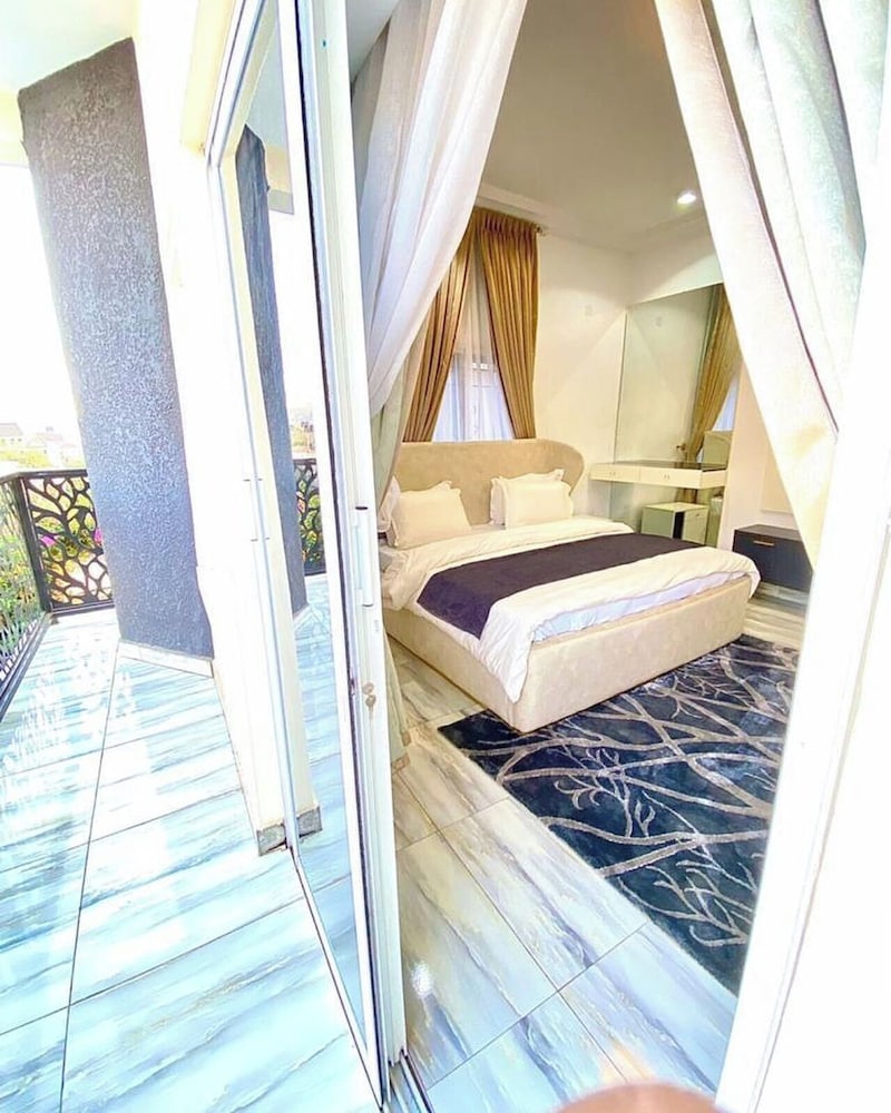 Luxury and Smart Homes