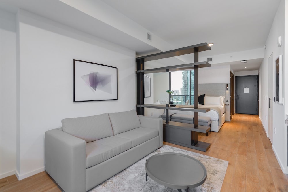 Breathtaking Studio with Bay & City View