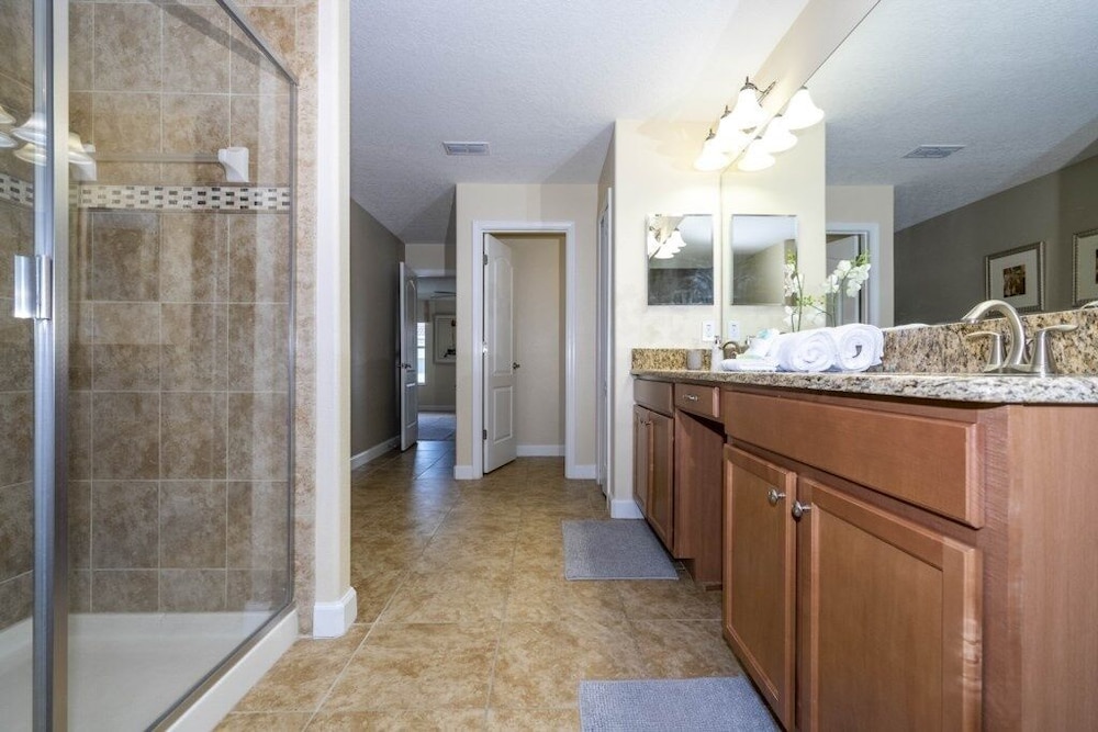 Family Pool Home Near Disney!! Modern Decor, Bbq ,resort W/ Tons Of Amenities! 6 Bedroom Home