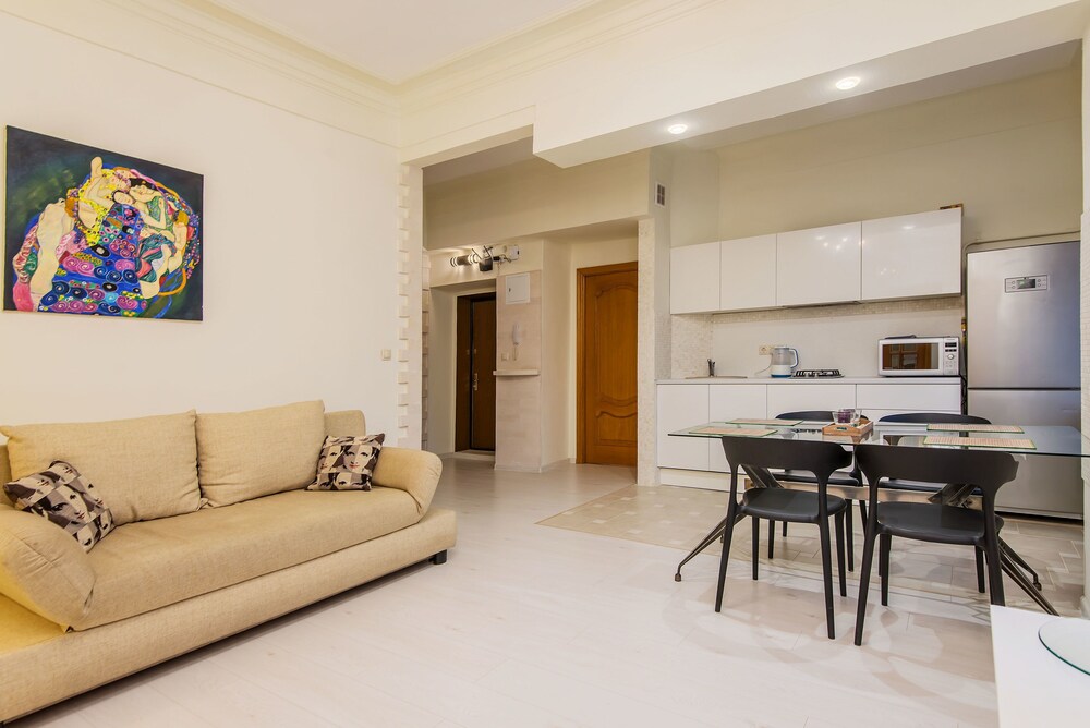 GM Apartment Smolenskaya-Sennaya 27