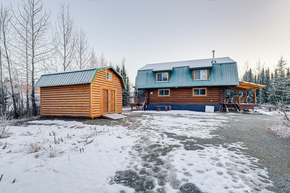 3 Mi to Kenai River: Secluded Sterling Cabin!