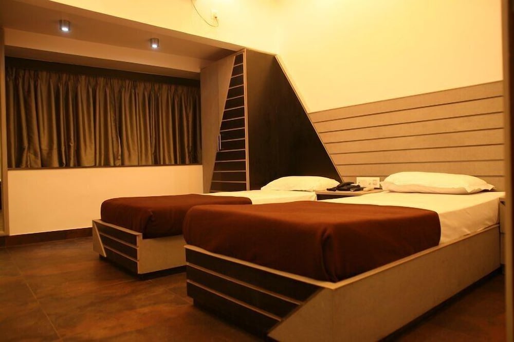 Hotel Trimoorti