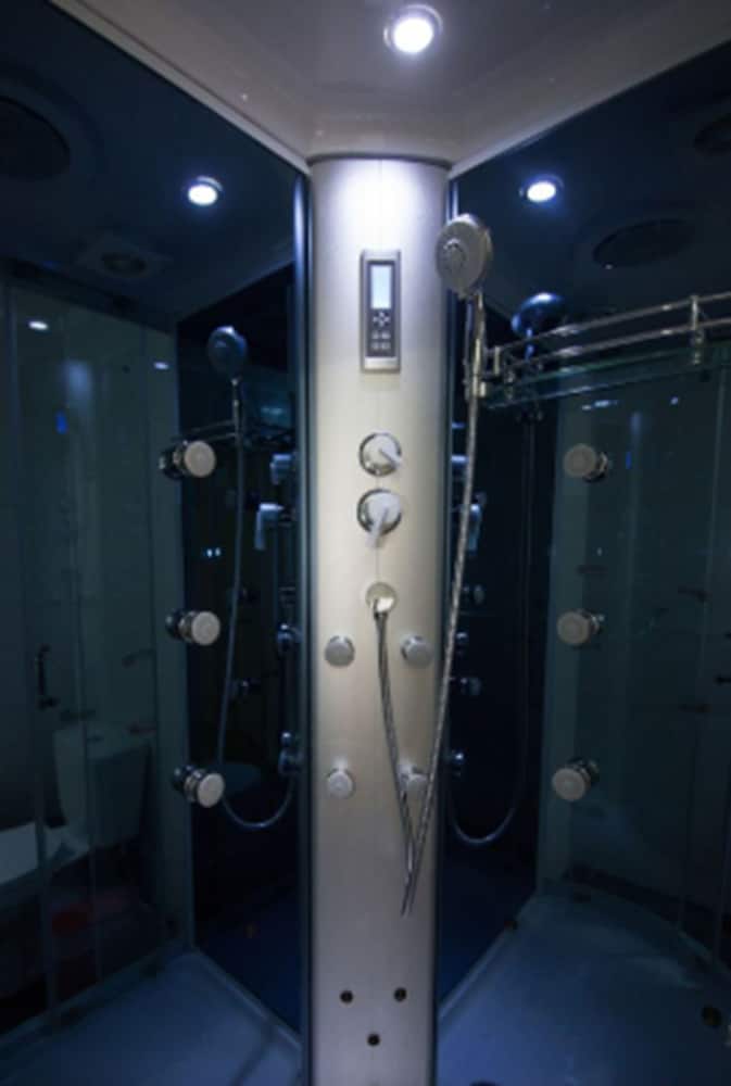 Lux Suites
