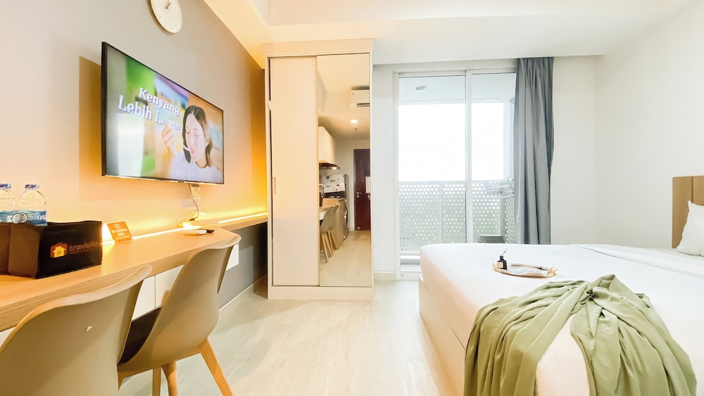 Homey Living Studio At West Vista Apartment
