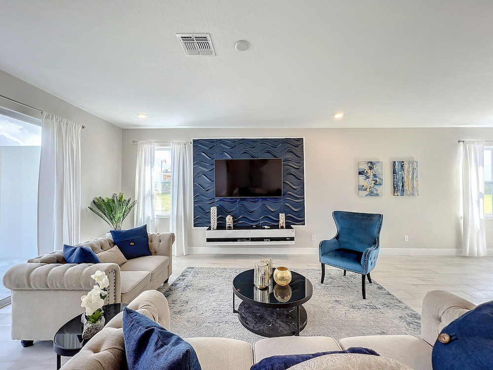 Reunion 3BR Villa Near Disney + Pool Access