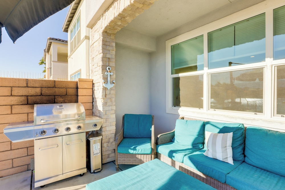 Lake & Mountain Views: Indio Oasis w/ Pool