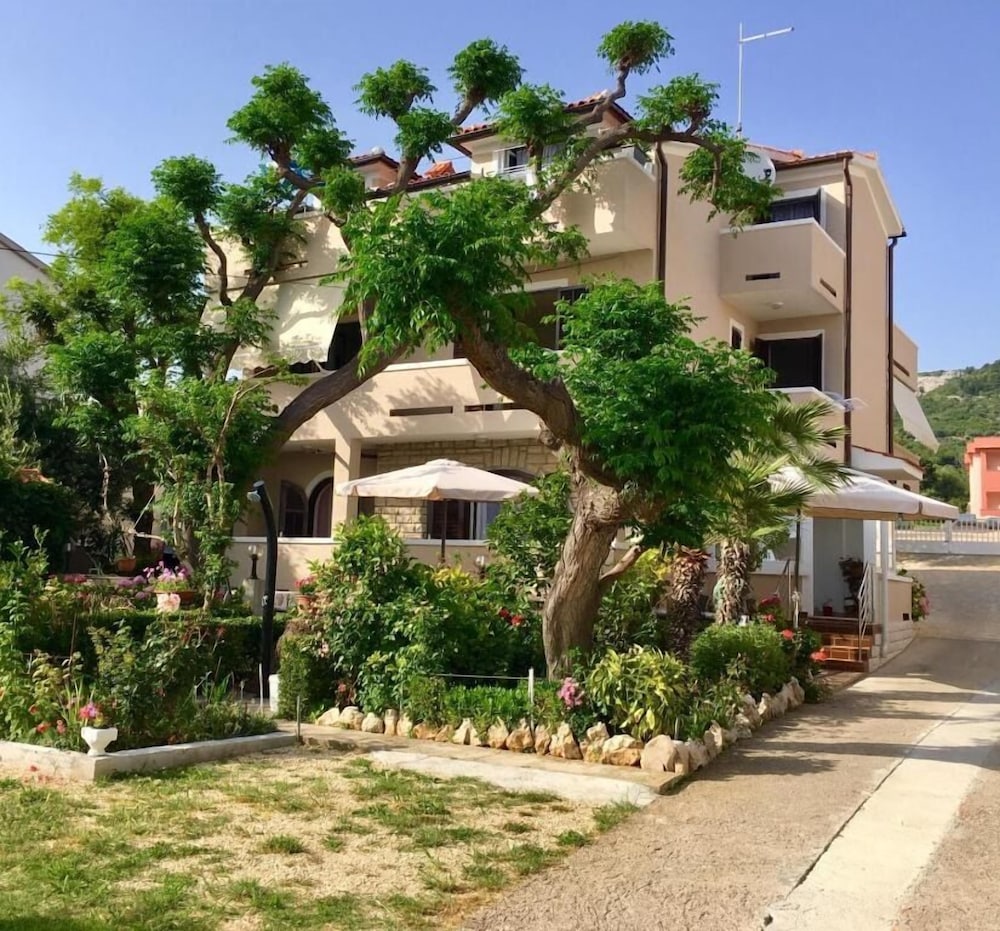 Zdenka - Garden Terrace - A3 view 4
