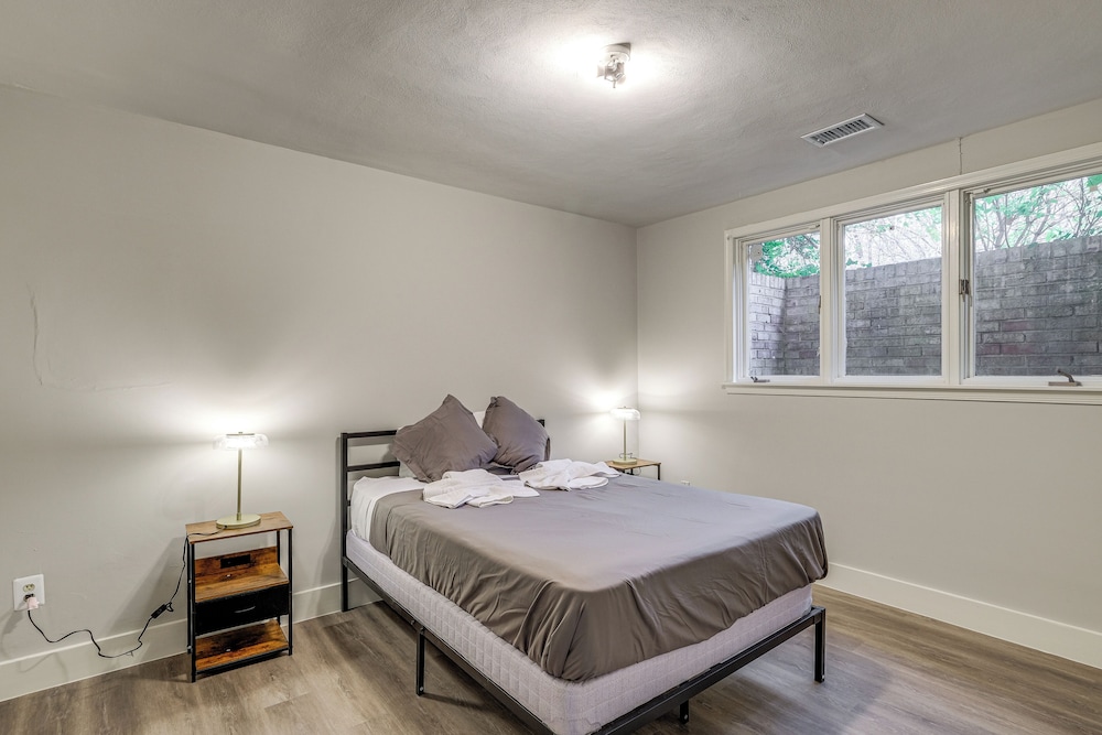 9 Mi to National Mall: Spacious Bethesda Retreat!