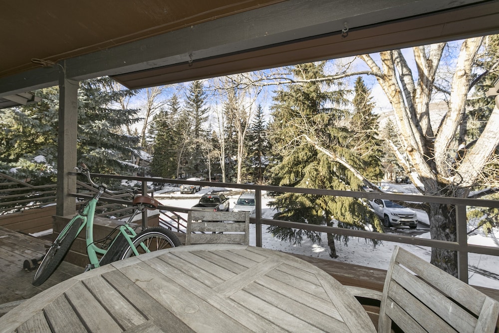 26 Par6 Townhomes 2 Bedroom Townhouse by RedAwning