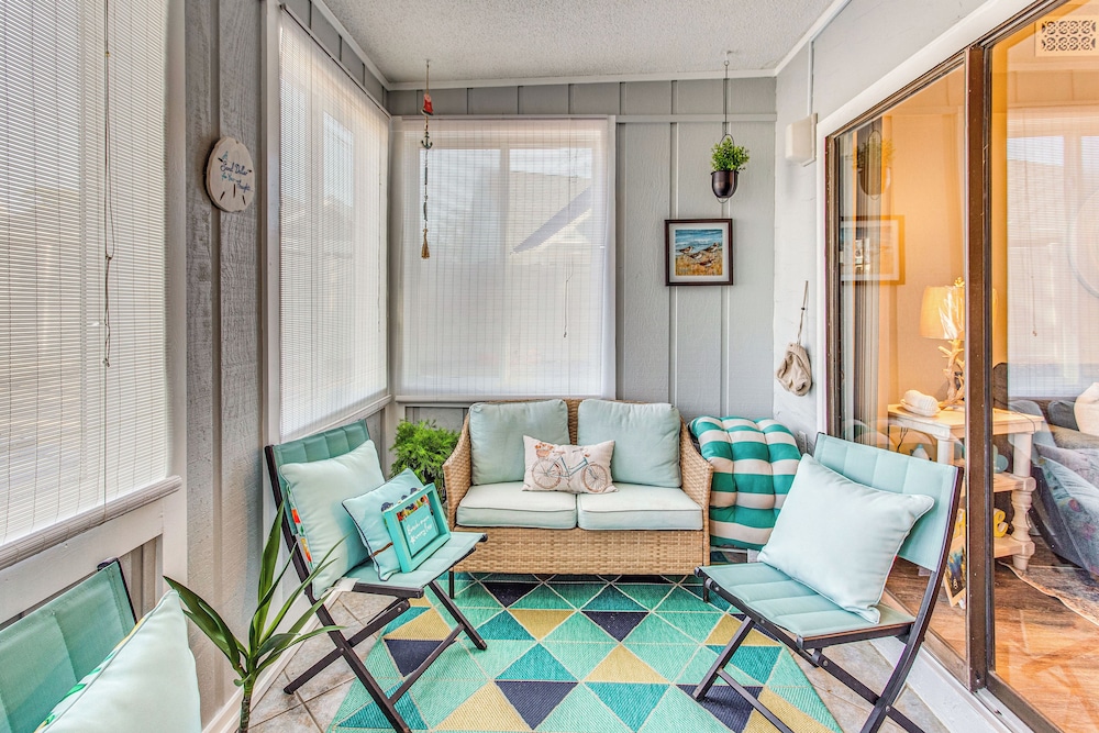 1 Mi to Ocean: Condo in North Myrtle Beach