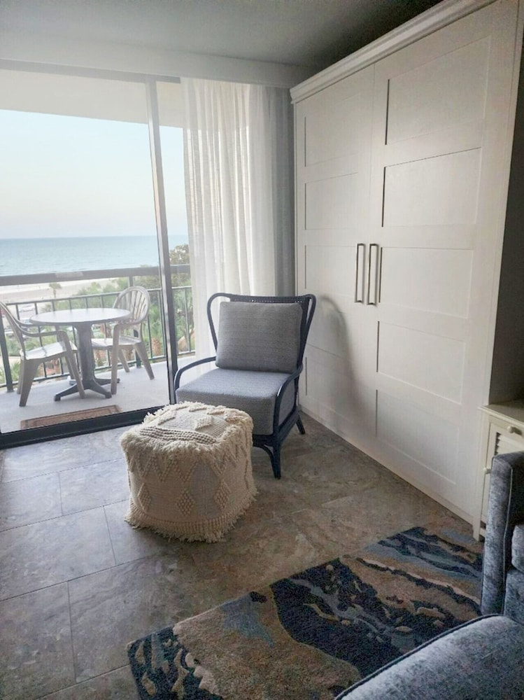 Beautiful San Luis Condo Amazing Pool View and Amenities