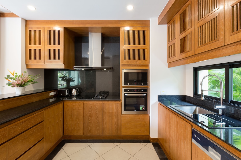 Nai Harn Baan-Bua Villas
