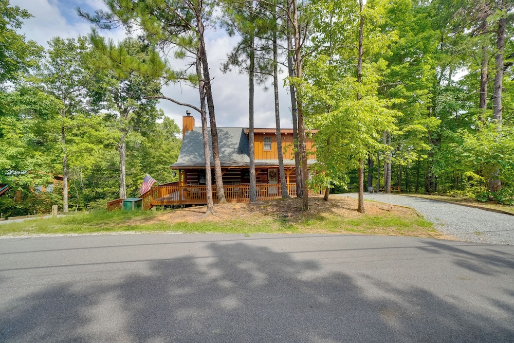 Hot Tub & Deck! 'bear Hugs Cabin' Near Gatlinburg